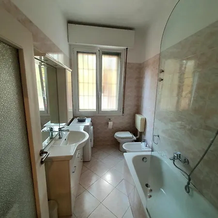 Spacious Three-room In Saragozza *