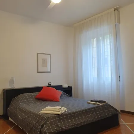 Spacious Three-room In Saragozza Bologna