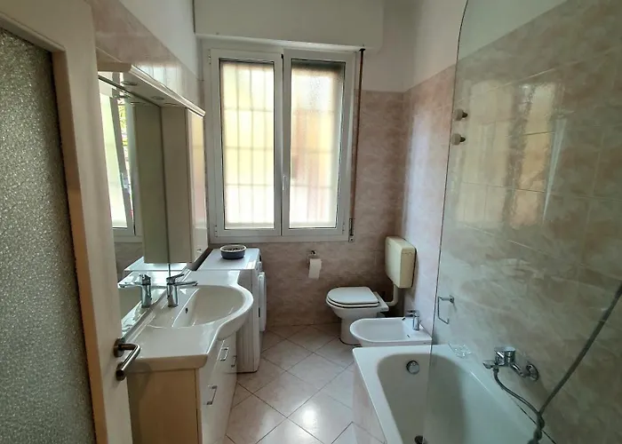 Spacious Three-room In Saragozza *