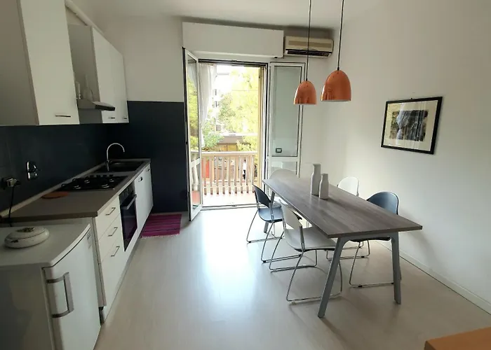 Spacious Three-room In Saragozza * Bologna