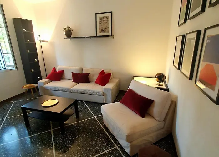 Spacious Three-room In Saragozza Lägenhet *