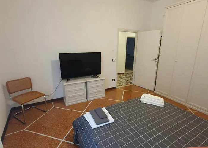 Spacious Three-room In Saragozza Lägenhet *