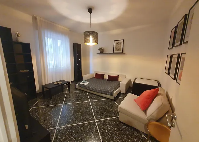 Lägenhet Spacious Three-room In Saragozza *