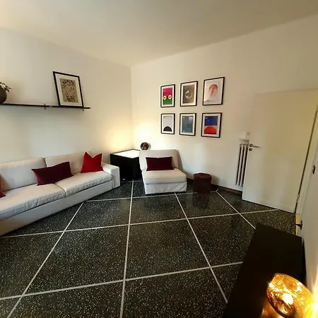 Spacious Three-room In Saragozza * Bologna
