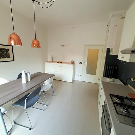 Apartment Spacious Three-room In Saragozza