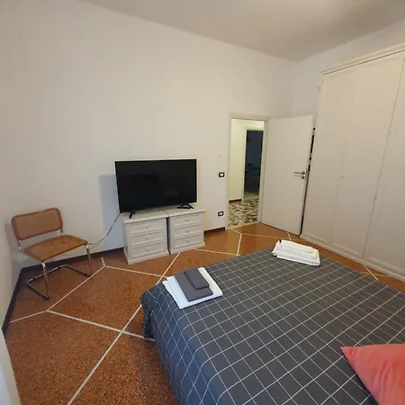 Spacious Three-room In Saragozza Apartmán *